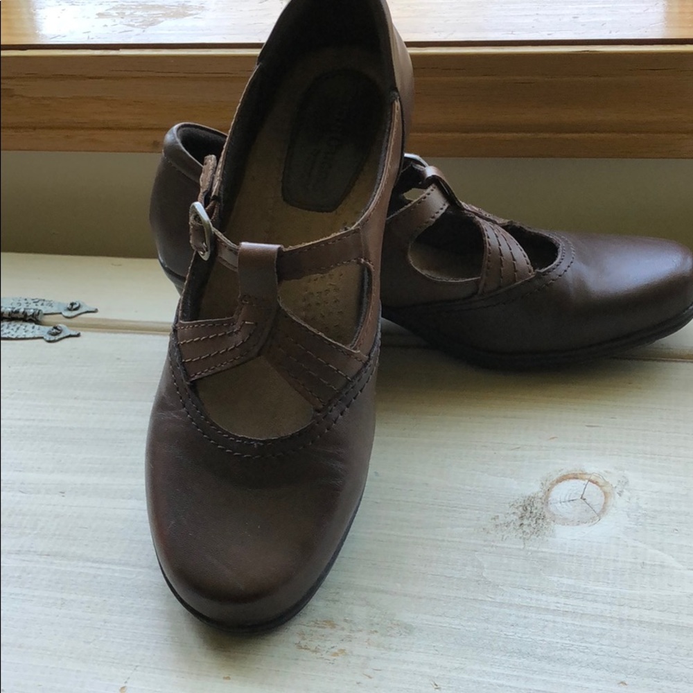 Brown Leather 7 1/2 Earth Origins by earth Shoe